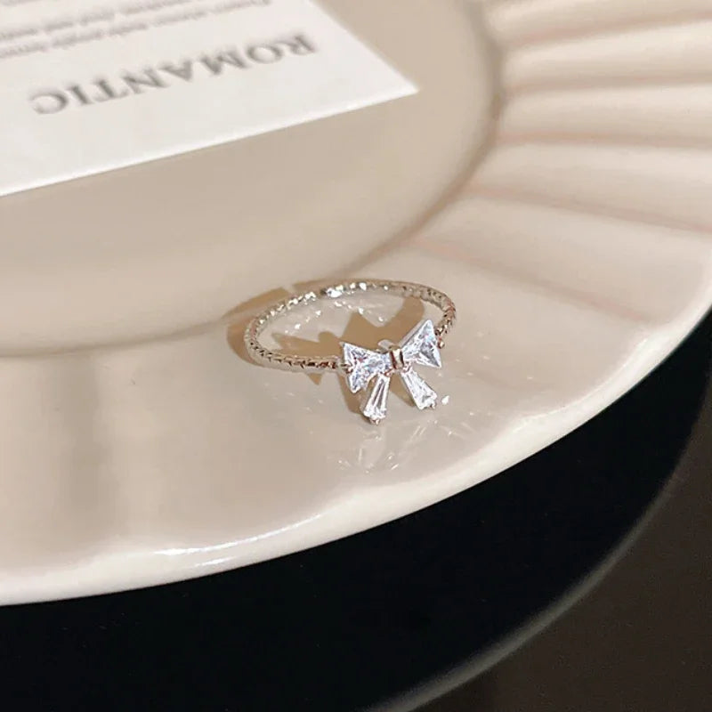 Romantic Lovely White Bowknot Rings Female Girls Exquisite Jewelry Ring with Shiny Bow Tie Zircon for Party Dating Lovers Gifts