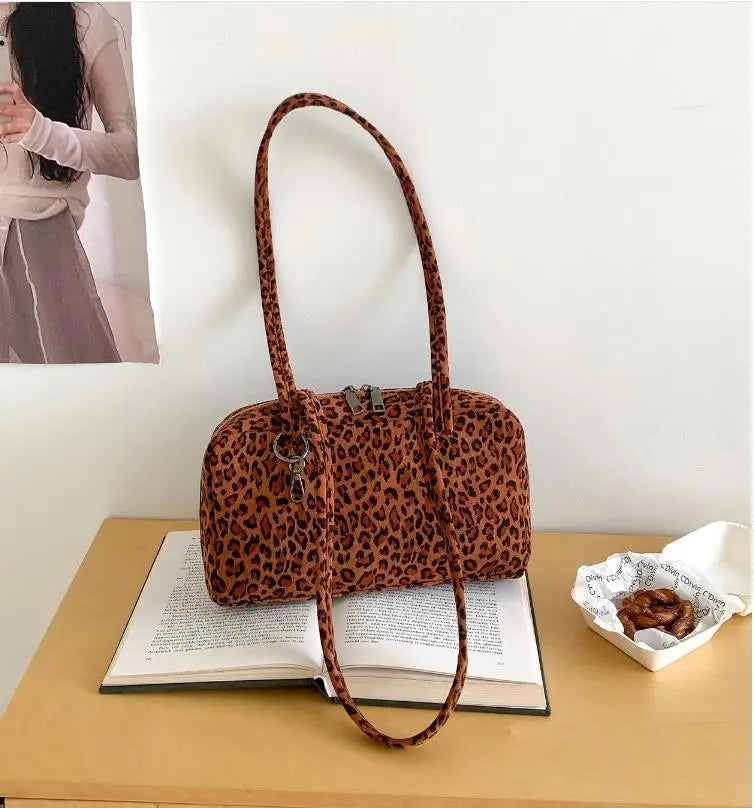Ladies' Bowling Tote Bag  Nylon Shoulder Bag Large Capacity Simple Versatile Ultralight Zipper Commuting Travel Bag