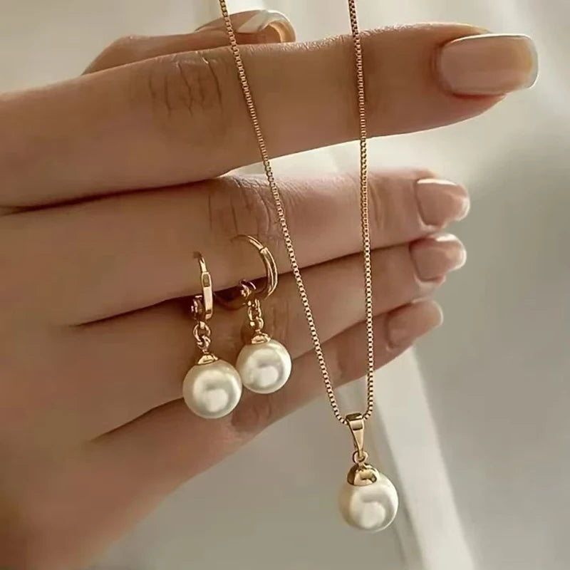 Ladies 2-Piece round Pearl Jewelry Set with Earrings Pendants Necklaces Exquisite Fashionable Wedding Gift