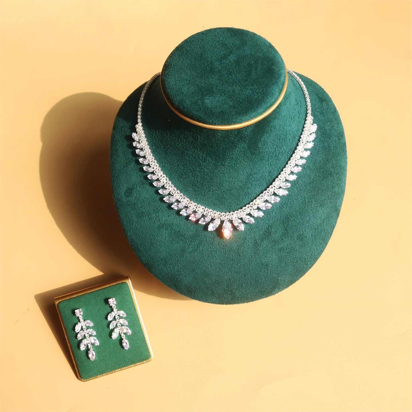 Ladies' Luxury Jewelry Set With Rhinestone Necklace And Earrings, Fashionable, Elegant, And Versatile Party Wearing Jewelry