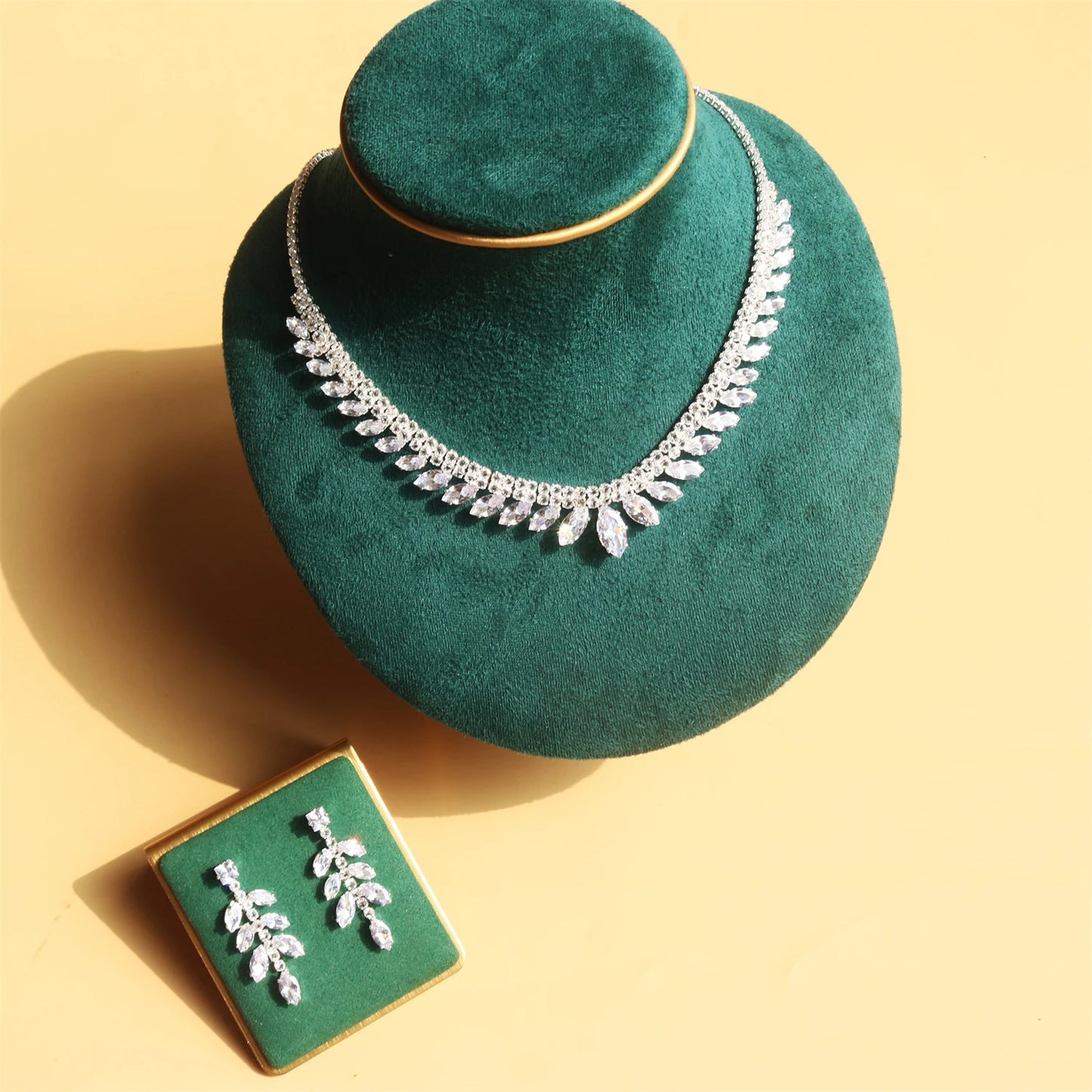 Ladies' Luxury Jewelry Set With Rhinestone Necklace And Earrings, Fashionable, Elegant, And Versatile Party Wearing Jewelry