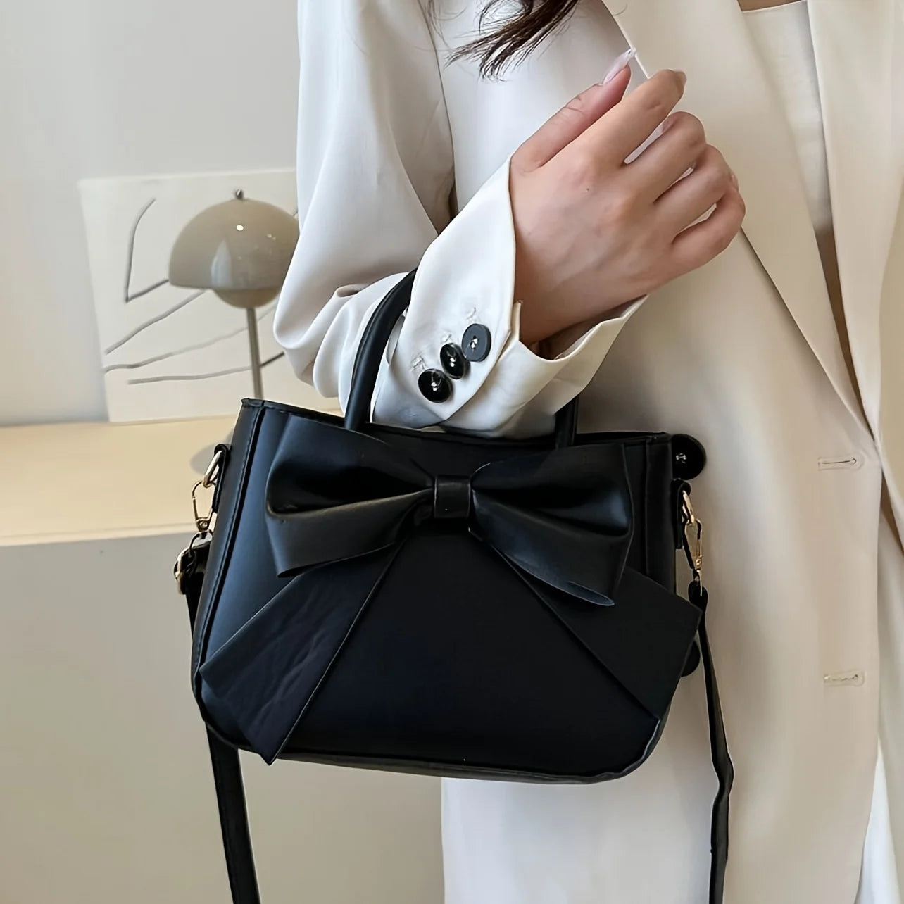 Ladies' bow handbag, elegant crossbody bag, hand-held small square bag, fashionable single-shoulder bag, fashionable accessory