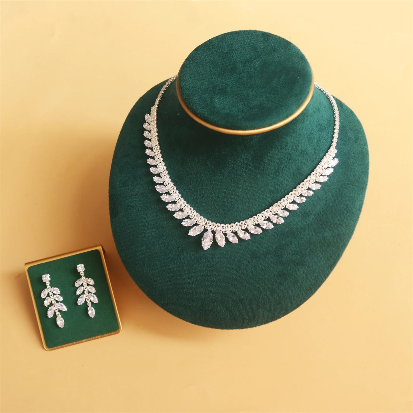 Ladies' Luxury Jewelry Set With Rhinestone Necklace And Earrings, Fashionable, Elegant, And Versatile Party Wearing Jewelry